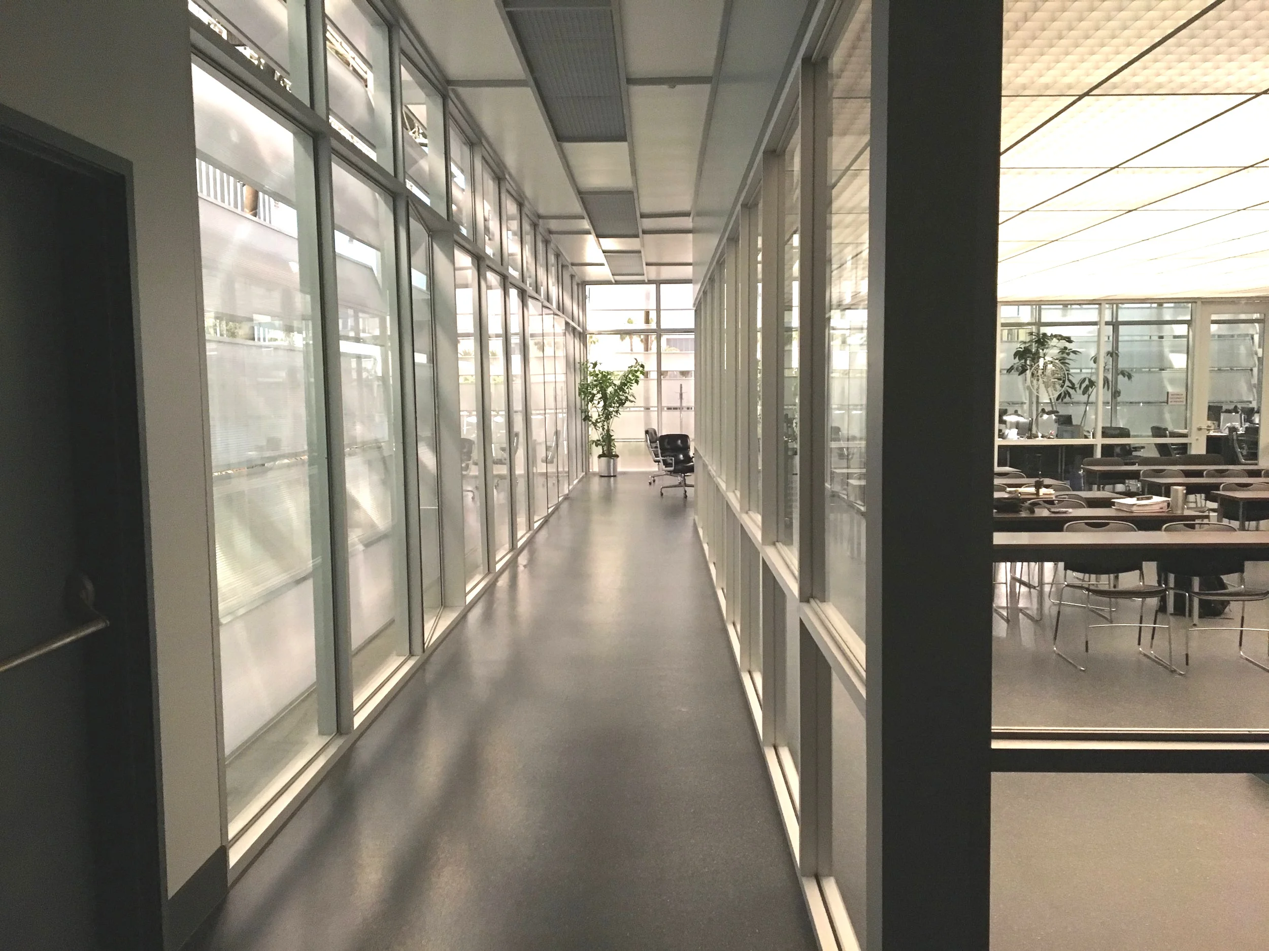  SIDE HALLWAY WRAPPING FRONT OF SET 