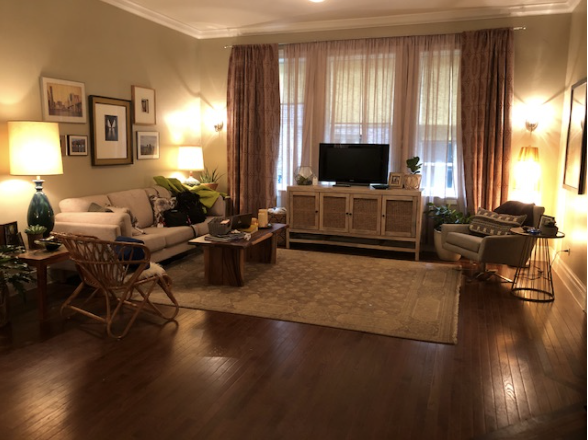 INT. NURSE JOE'S APARTMENT (green)