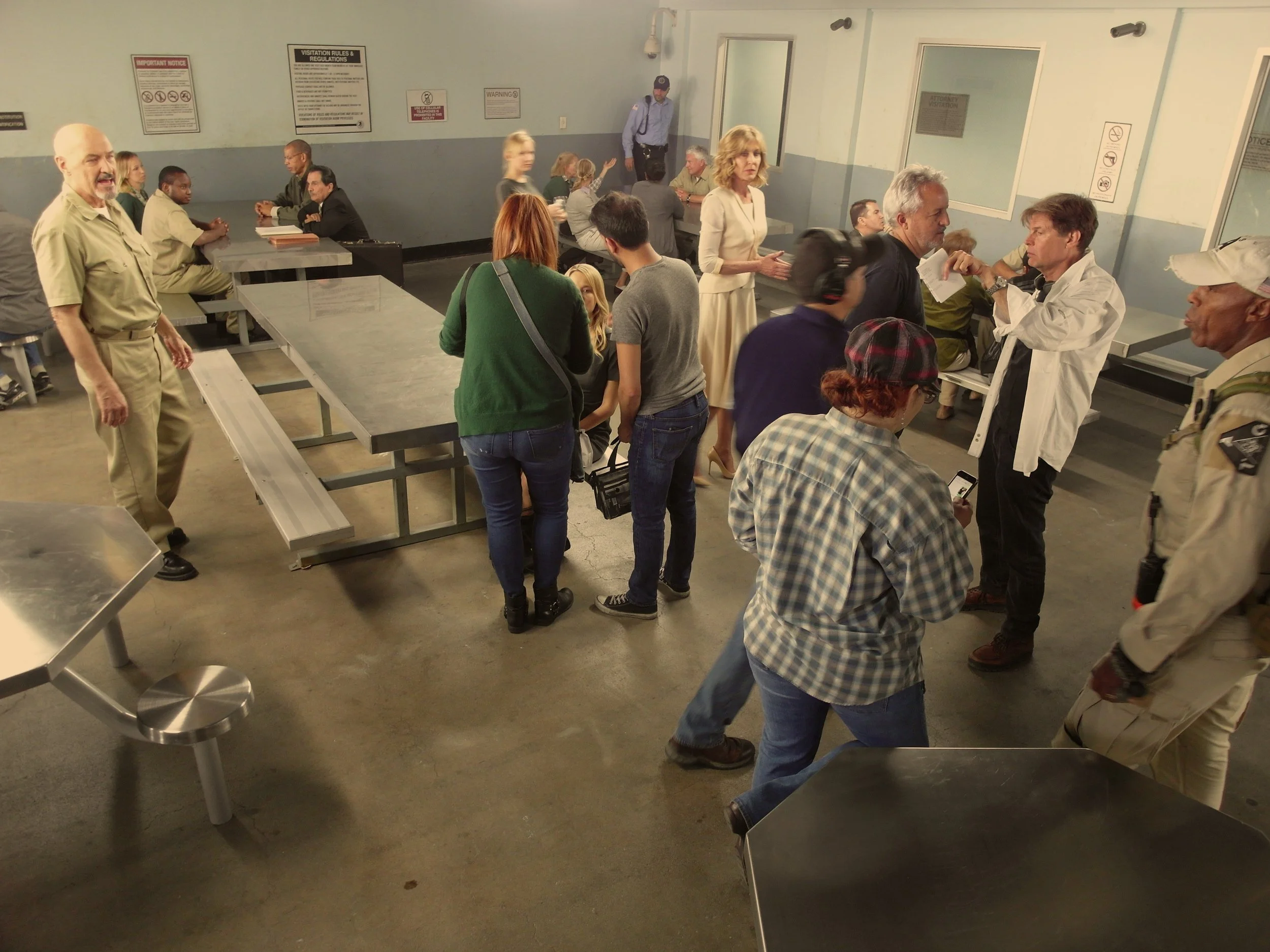 INT. FEDERAL HOLDING - VISITING ROOM