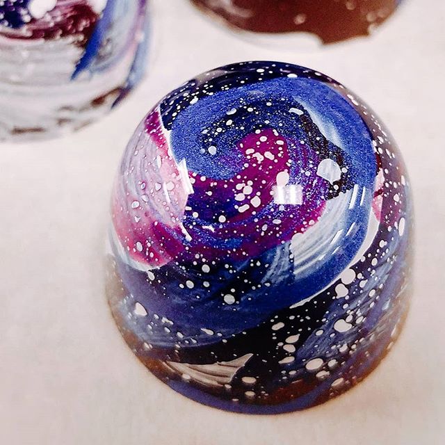 Messier 87 is real!! Don't get too close.
And certainly don't underestimate the gravity of the situation.
#BlackHole #EventHorizon #NSF
#Chocolate #Galaxy #Hazelnut #Bonbon
#NSF #BlackHole
#sweet #chocoholic #chocolateaddict #dessertporn #nyc #earth #dailyfoodfeed
#foodbeast #eastcoastfoodies #devourpower #dailyfoodfeed #foodbeast
#foodgasm #thedailybeast #onthetable
#eatgood #forkyeah #pastrychef #tasty