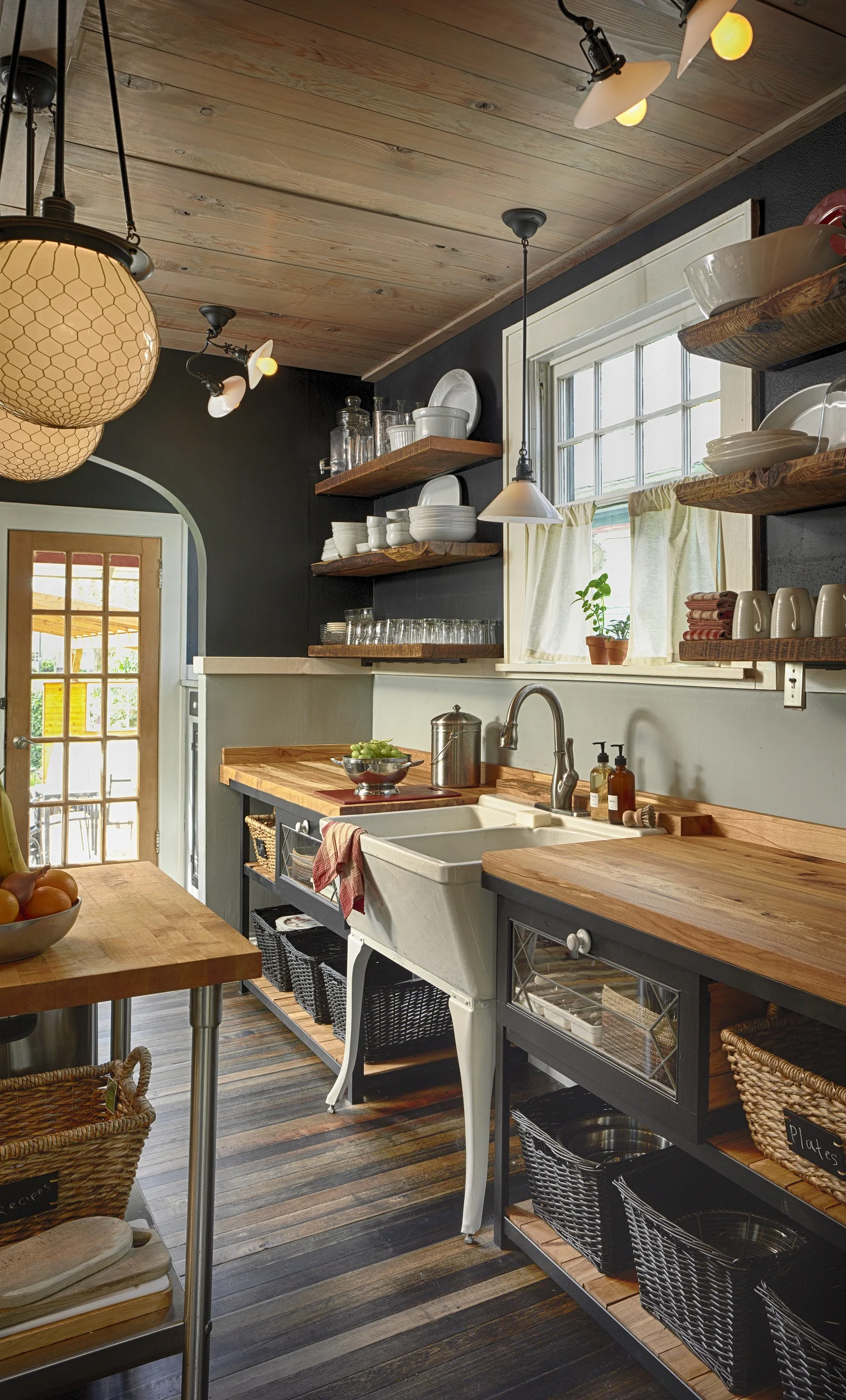 12-2478_Kami_Gray_Kitchen_1006_HDR_crop__2500.jpg