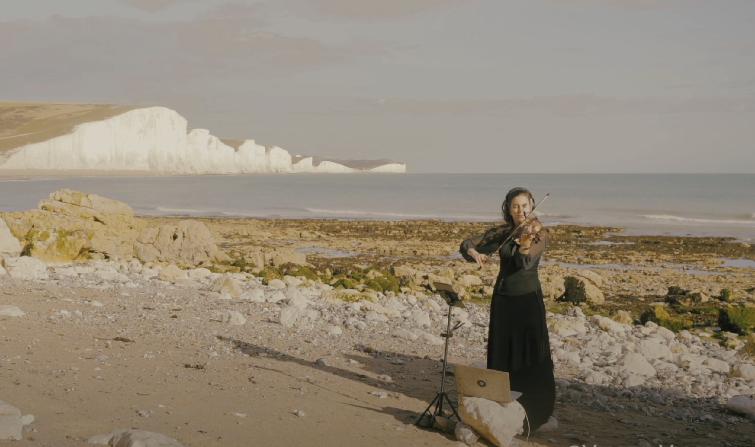 Virtual concert - white cliffs