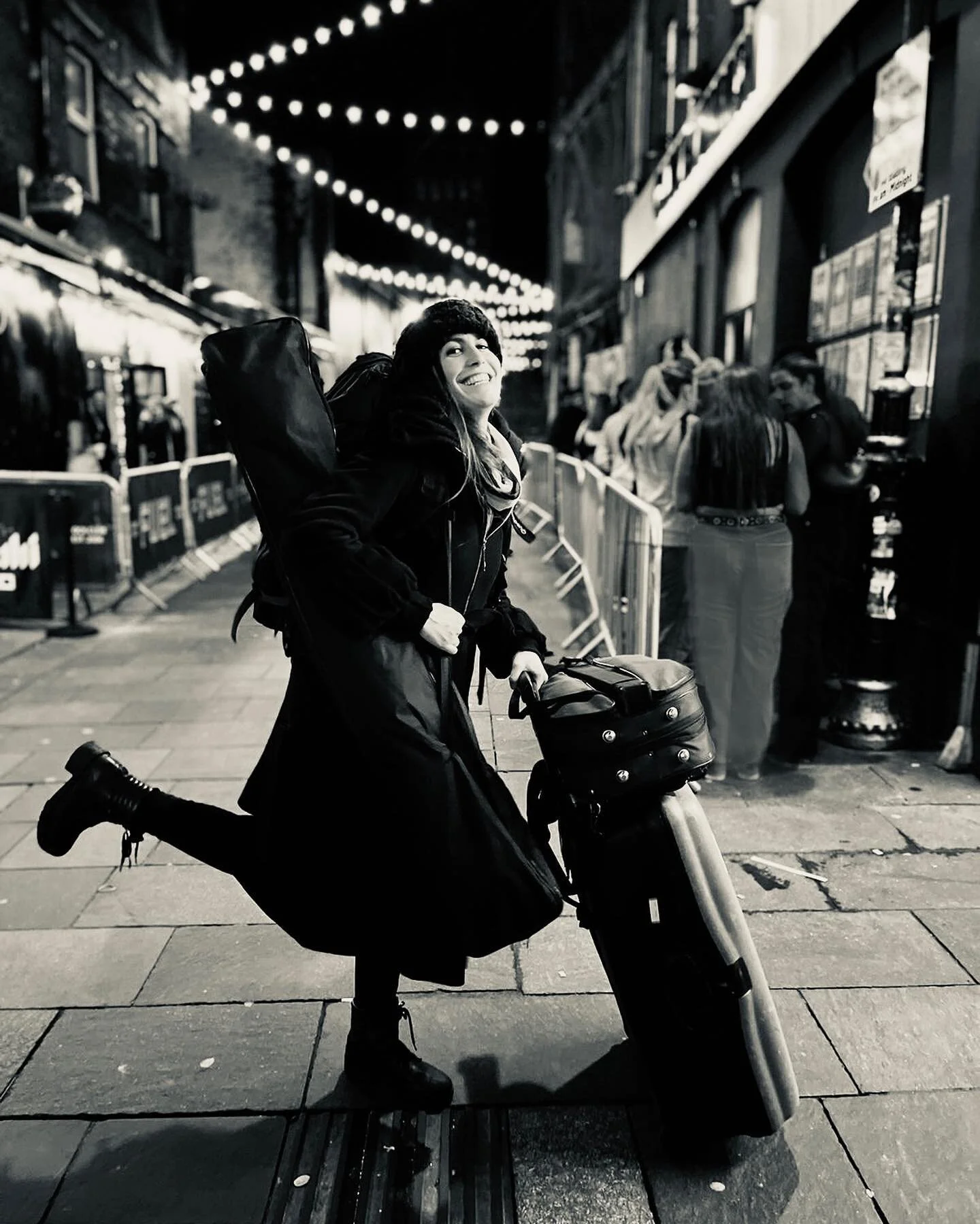 Diolch Cardiff 💚🏴󠁧󠁢󠁷󠁬󠁳󠁿 Having a blast opening for @theorblive 💥 Thank you so much!! 🎶🎻🙏 @clwbiforbach 
@_dandonegan @mrjackanory 
.
.
#ontheroad #ontour #theorb #cardiff #clwbiforbach #supportact #immersive #av #avproduction #onemanband 