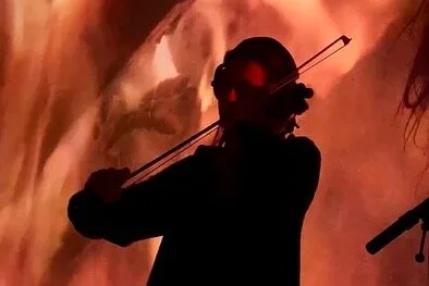 Thanks so much for having me along for the ride @theorblive !!🎻💛 opening for you on this tour was an incredible experience!💥
.
.
.
#ontheroad #ontour #theorb #uktour #theforum #supportact #immersive #av #avproduction #onemanband #ambient #neoclass