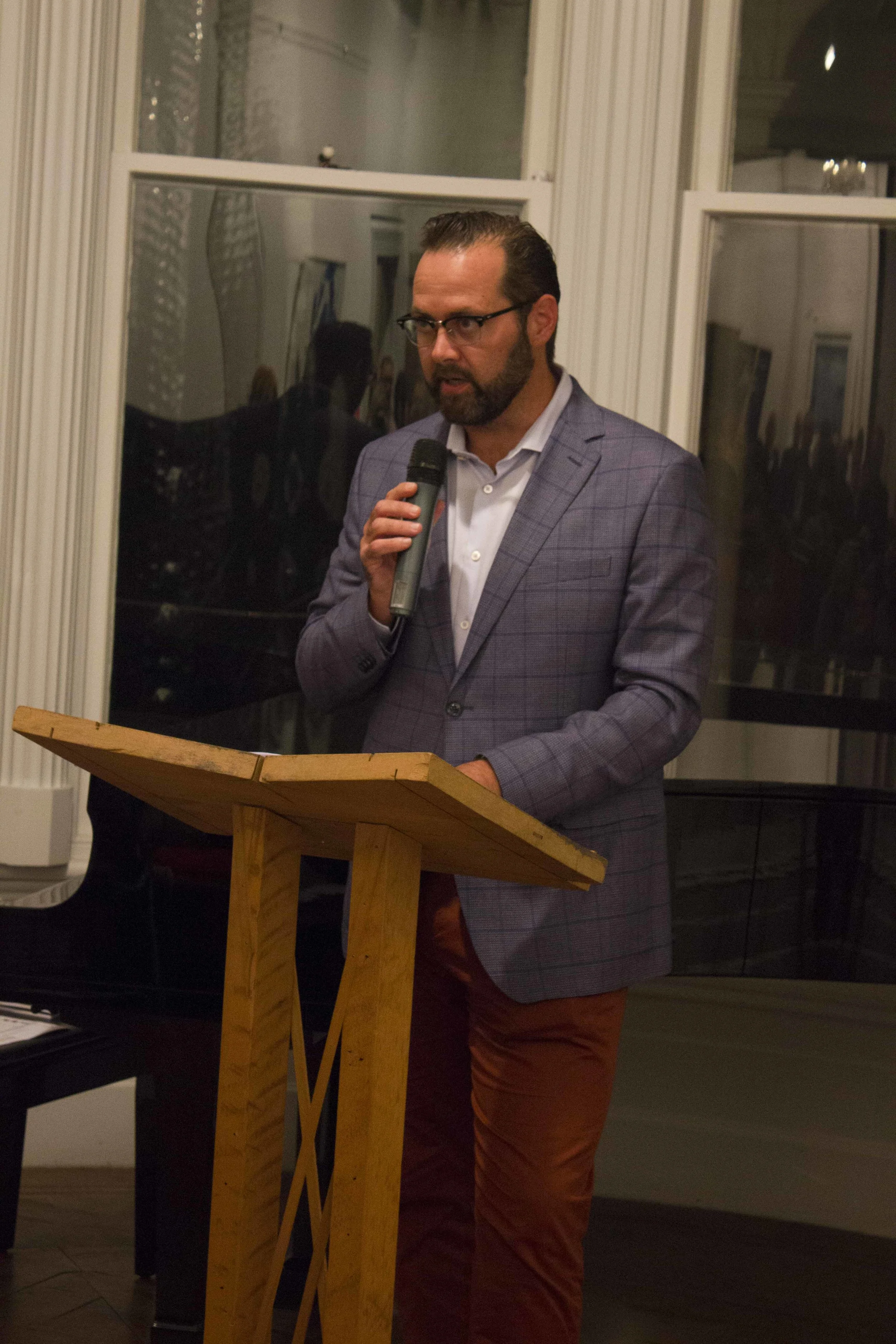 MC Scotty Stevenson Welcomes Guests