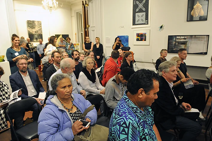 crowd live auction 2.jpg