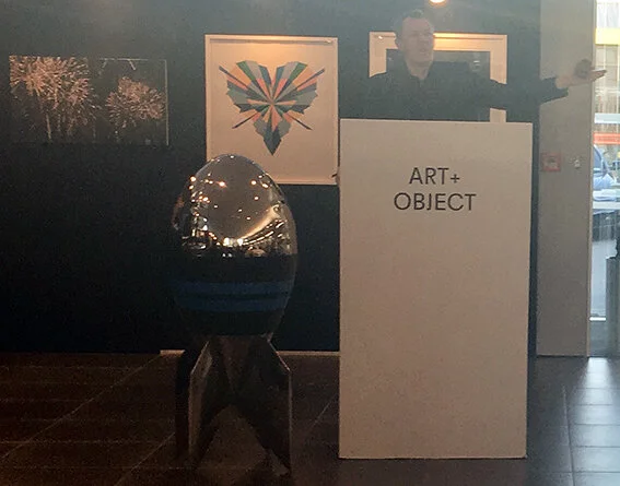 Auctioneer Ben Plumley of Art &amp; Object in action