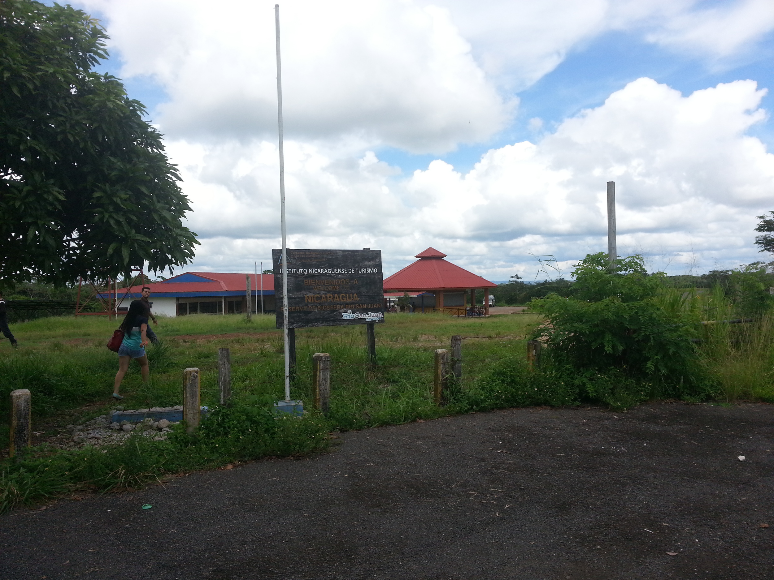Only border crossings on foot at Los Chiles...is this legal, I wonder?