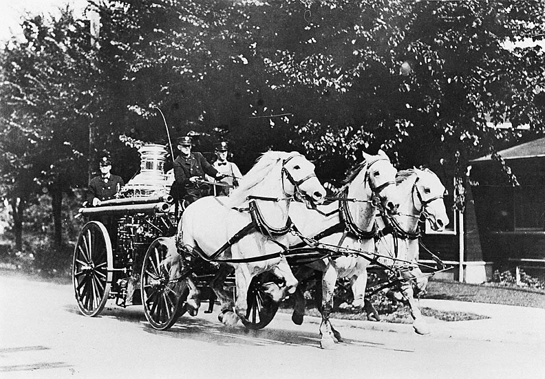 Horse Drawn Fire Wagon 1913 FSDM2.jpg