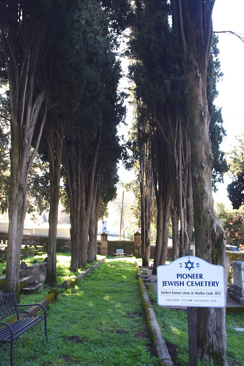 IMG7720-A Sonora Cemetery 03082011.jpeg