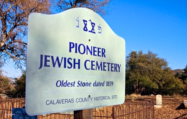 IMG3743 Commission for the Preservation of Pioneer Jewish Cemeteries and Landmarks of the West 12132011.jpg