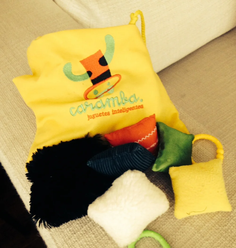 Bolsa de texturas de la tienda Caramba... lamentablemente ya no la venden, pero es fácil de hacer. 