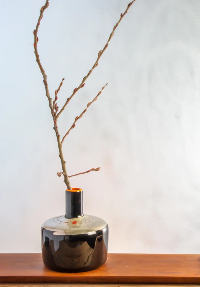 enso squat bottle in black