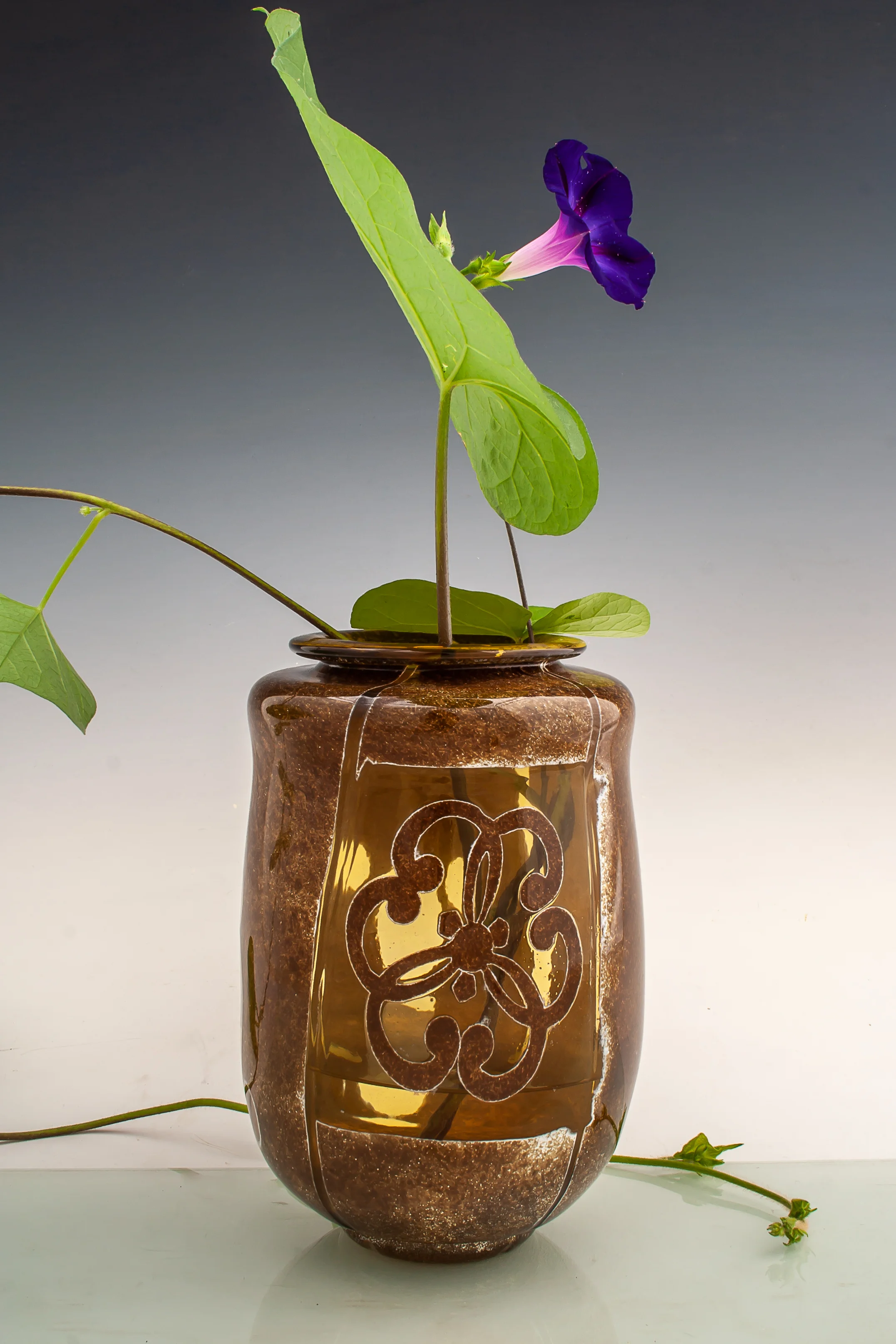 brown mon vase