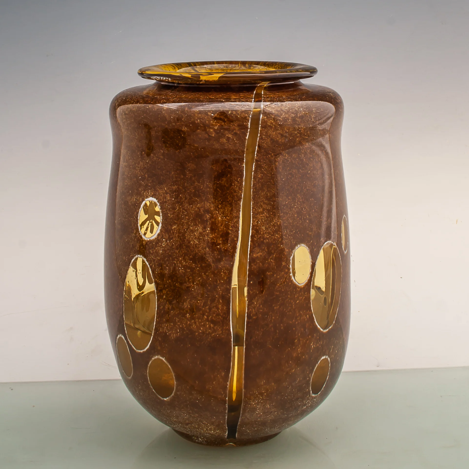 brown mon vase