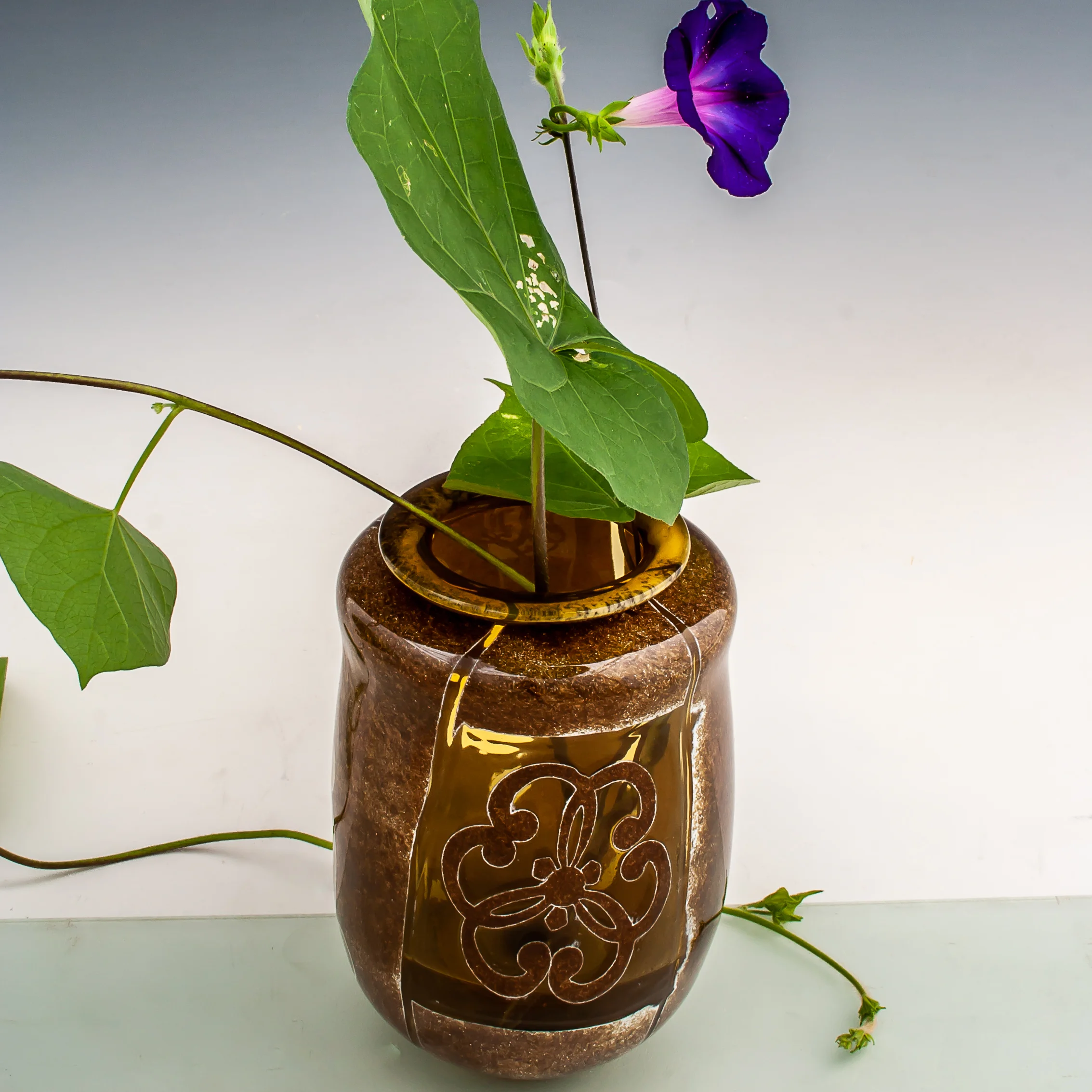brown mon vase
