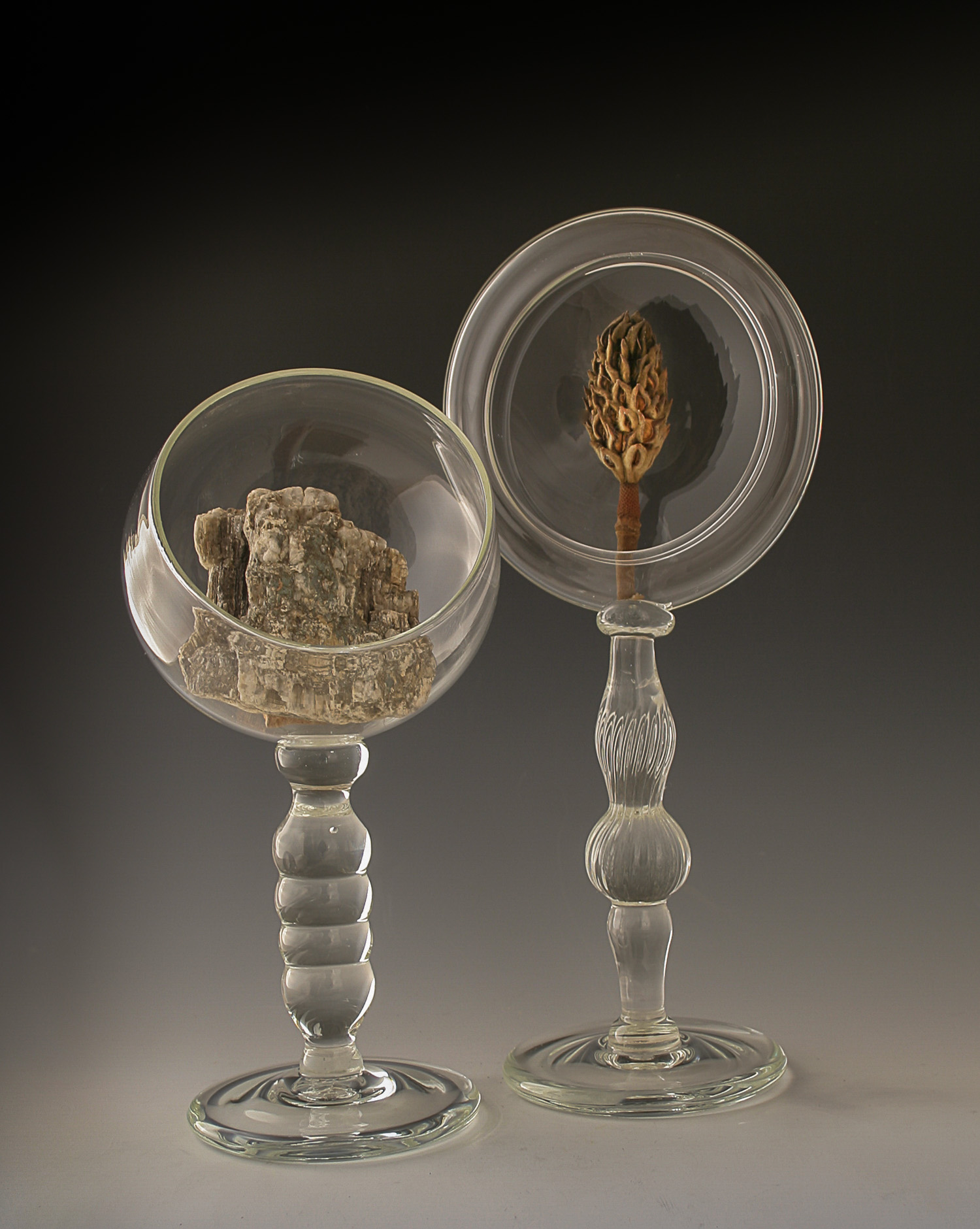 Globe and disk pedestal