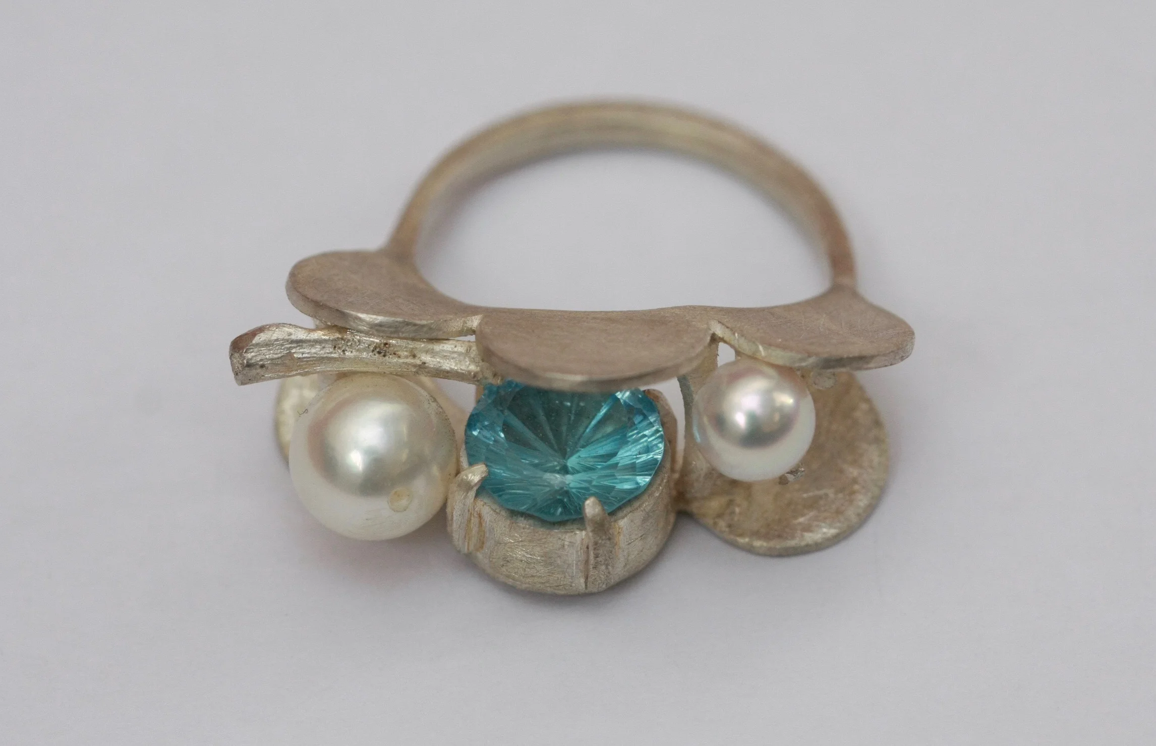 Sterling silver, blue topaz and Japanese Akoya pearls(7.5mm and 5mm) シルバー、ブルートパーズ、日本産あこや真珠(7.5mm、5mm)