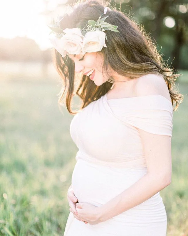 A HUMONGOUS THANK YOU to @saraabdulazizphotography for choosing me to feature her amazing maternity photography skills! I can be pretty awkward in front of the camera...it&rsquo;s tough reversing roles, but you made it all beyond comfortable. And you