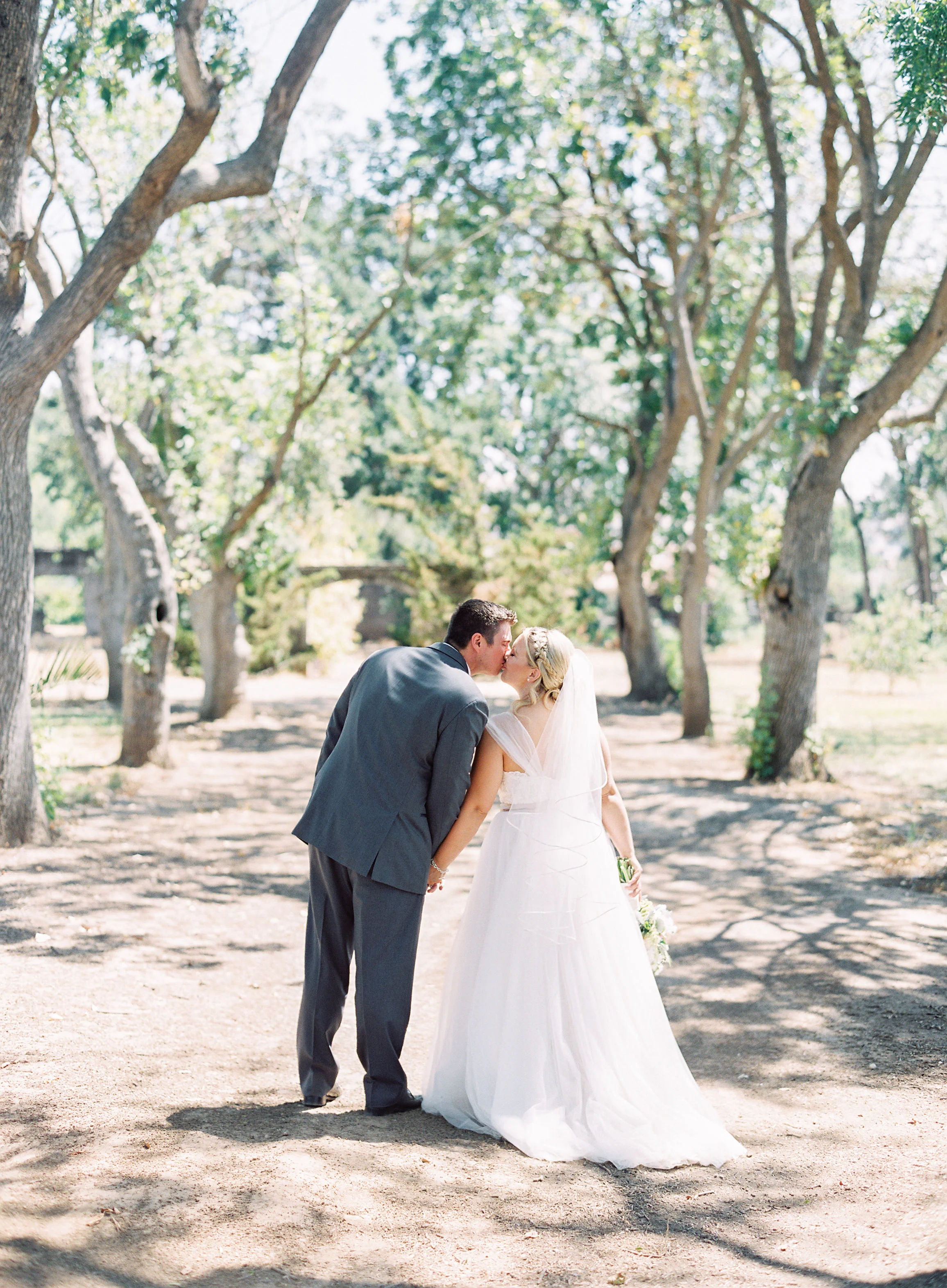 southern-inspired-wedding-at-ravenswood-historic-site-016.jpg