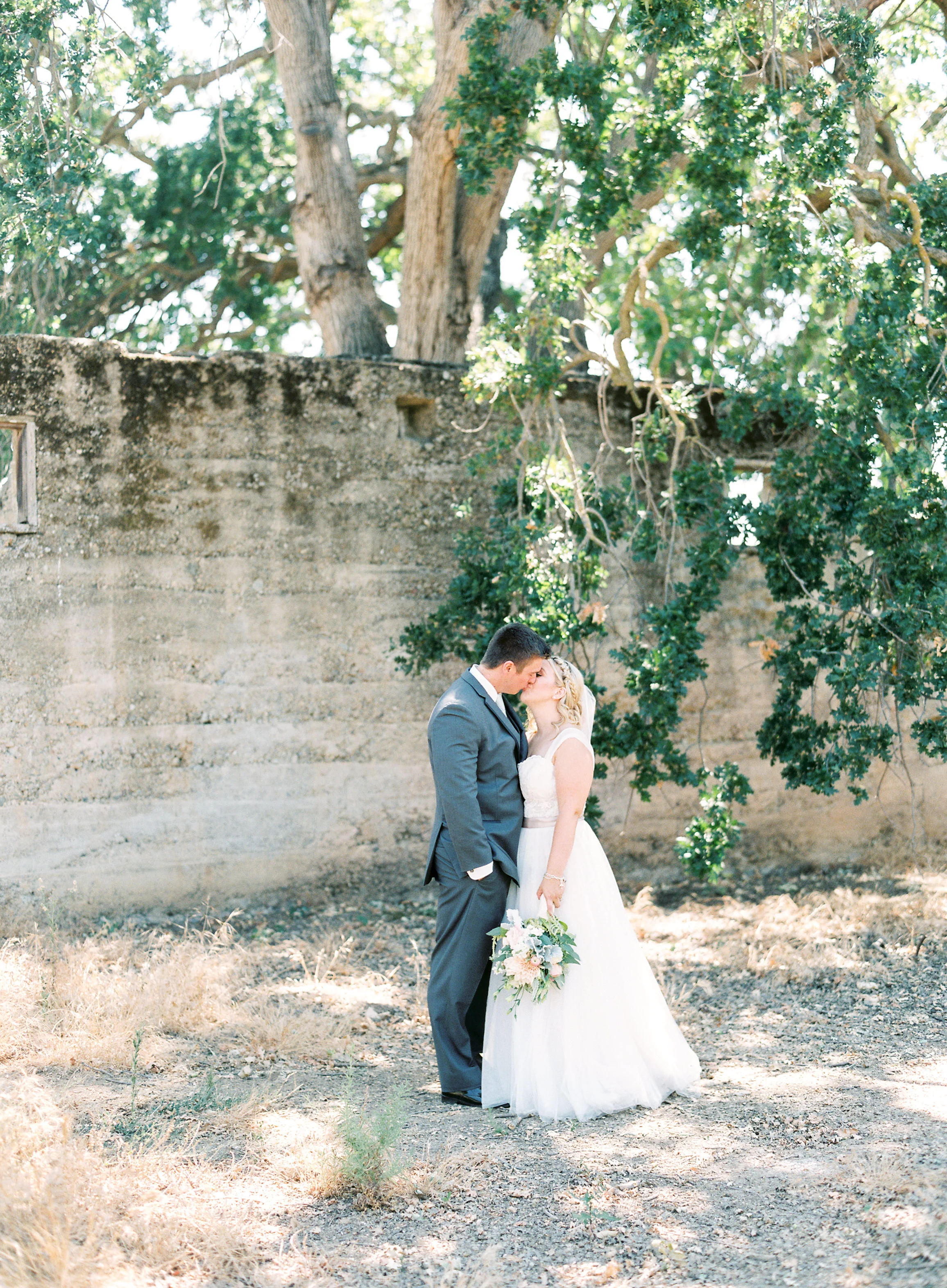 southern-inspired-wedding-at-ravenswood-historic-site-003-5.jpg