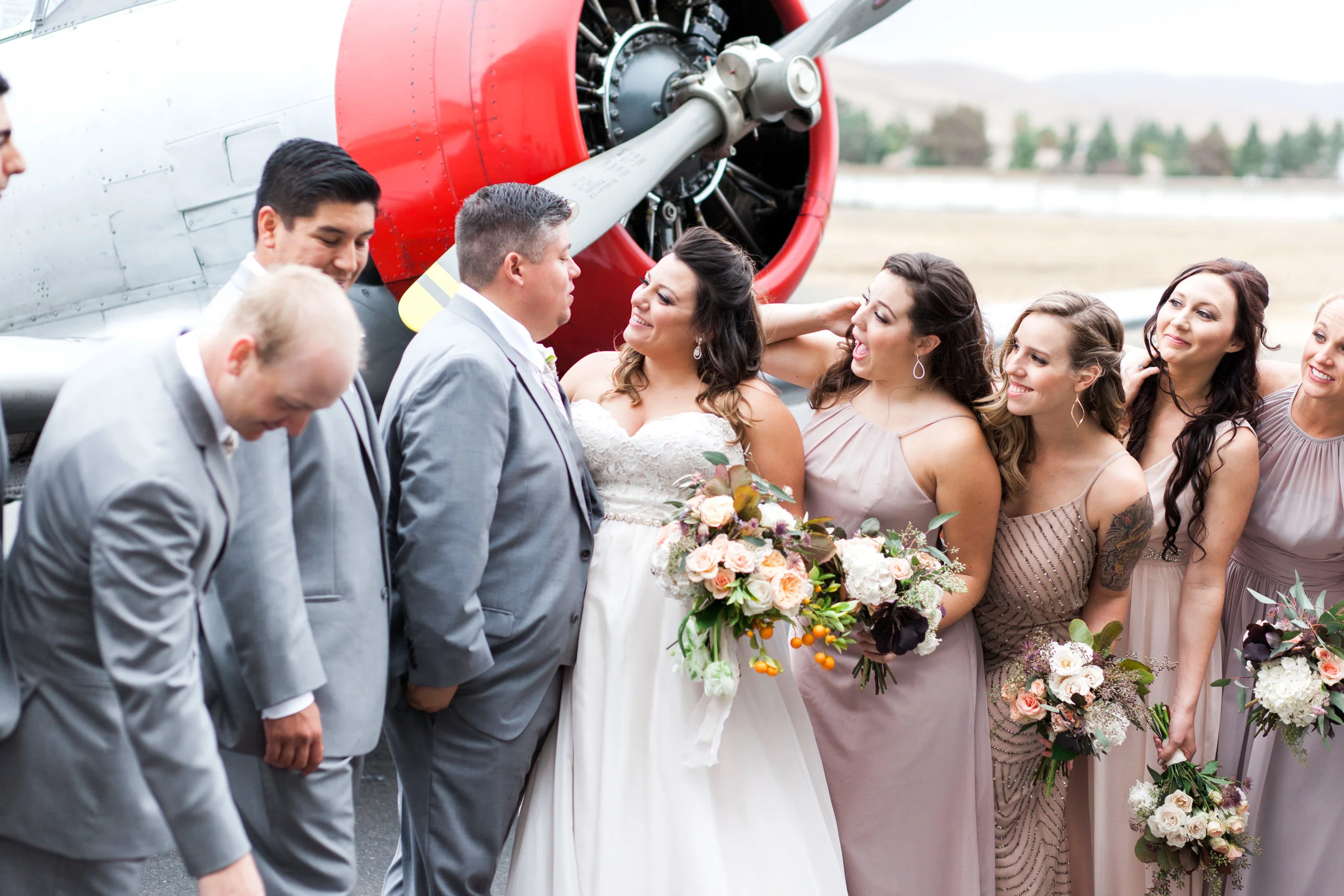 airport-hanger-wedding-at-attitude-aviation-in-livermore-70.jpg