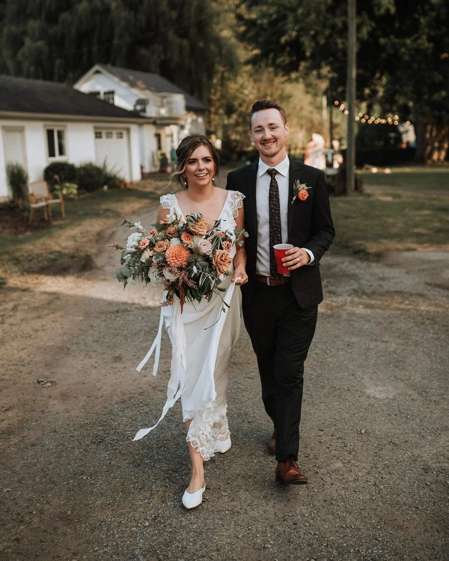 There are SO many beautiful moments from M&amp;D&rsquo;s wedding that I could share, but I love this in between moment when the newly married couple were chill and happy with a good drink in hand 🥰