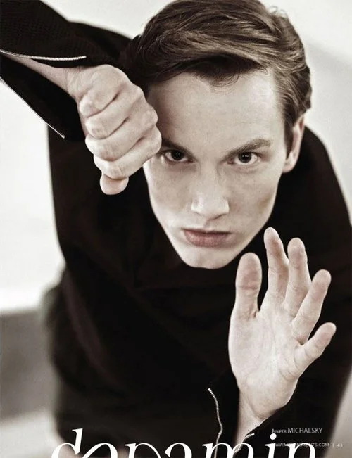 Helge – Mode-Editorial "The Fog" für Men Moments Magazine