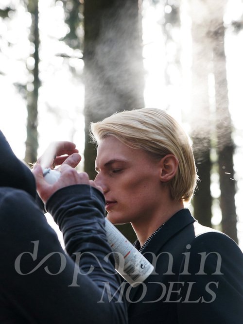 making-of Mode-Editorial "La Confiance" für Dolce Vita Luxus-Magazin Kanada, Model: Flemming