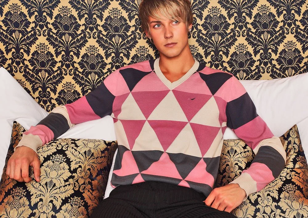 DOPAMIN helsinki soft cotton jumper with V-neck, weicher Baumwollpullover mit V-Ausschnitt, Model: James
Normal
0
21
false
false
false
DE
X-NONE
X-NONE
/* Style Definitions */
table.MsoNormalTable
{mso-style-name:"Normale Tabelle";
mso-tstyle-rowband-size:0;
mso-tstyle-colband-size:0;
mso-style-noshow:yes;
mso-style-priority:99;
mso-style-parent:"";
mso-padding-alt:0cm 5.4pt 0cm 5.4pt;
mso-para-margin-top:0cm;
mso-para-margin-right:0cm;
mso-para-margin-bottom:8.0pt;
mso-para-margin-left:0cm;
line-height:107%;
mso-pagination:widow-orphan;
font-size:11.0pt;
font-family:"Calibri",sans-serif;
mso-ascii-font-family:Calibri;
mso-ascii-theme-font:minor-latin;
mso-hansi-font-family:Calibri;
mso-hansi-theme-font:minor-latin;
mso-bidi-font-family:"Times New Roman";
mso-bidi-theme-font:minor-bidi;
mso-fareast-language:EN-US;}
Normal
0
21
false
false
false
DE
X-NONE
X-NONE
/* Style Definitions */
table.MsoNormalTable
{mso-style-name:"Normale Tabelle";
mso-tstyle-rowband-size:0;
mso-tstyle-colband-size:0;
mso-style-noshow:yes;
mso-style-priority:99;
mso-style-parent:"";
mso-padding-alt:0cm 5.4pt 0cm 5.4pt;
mso-para-margin-top:0cm;
mso-para-margin-right:0cm;
mso-para-margin-bottom:8.0pt;
mso-para-margin-left:0cm;
line-height:107%;
mso-pagination:widow-orphan;
font-size:11.0pt;
font-family:"Calibri",sans-serif;
mso-ascii-font-family:Calibri;
mso-ascii-theme-font:minor-latin;
mso-hansi-font-family:Calibri;
mso-hansi-theme-font:minor-latin;
mso-bidi-font-family:"Times New Roman";
mso-bidi-theme-font:minor-bidi;
mso-fareast-language:EN-US;}