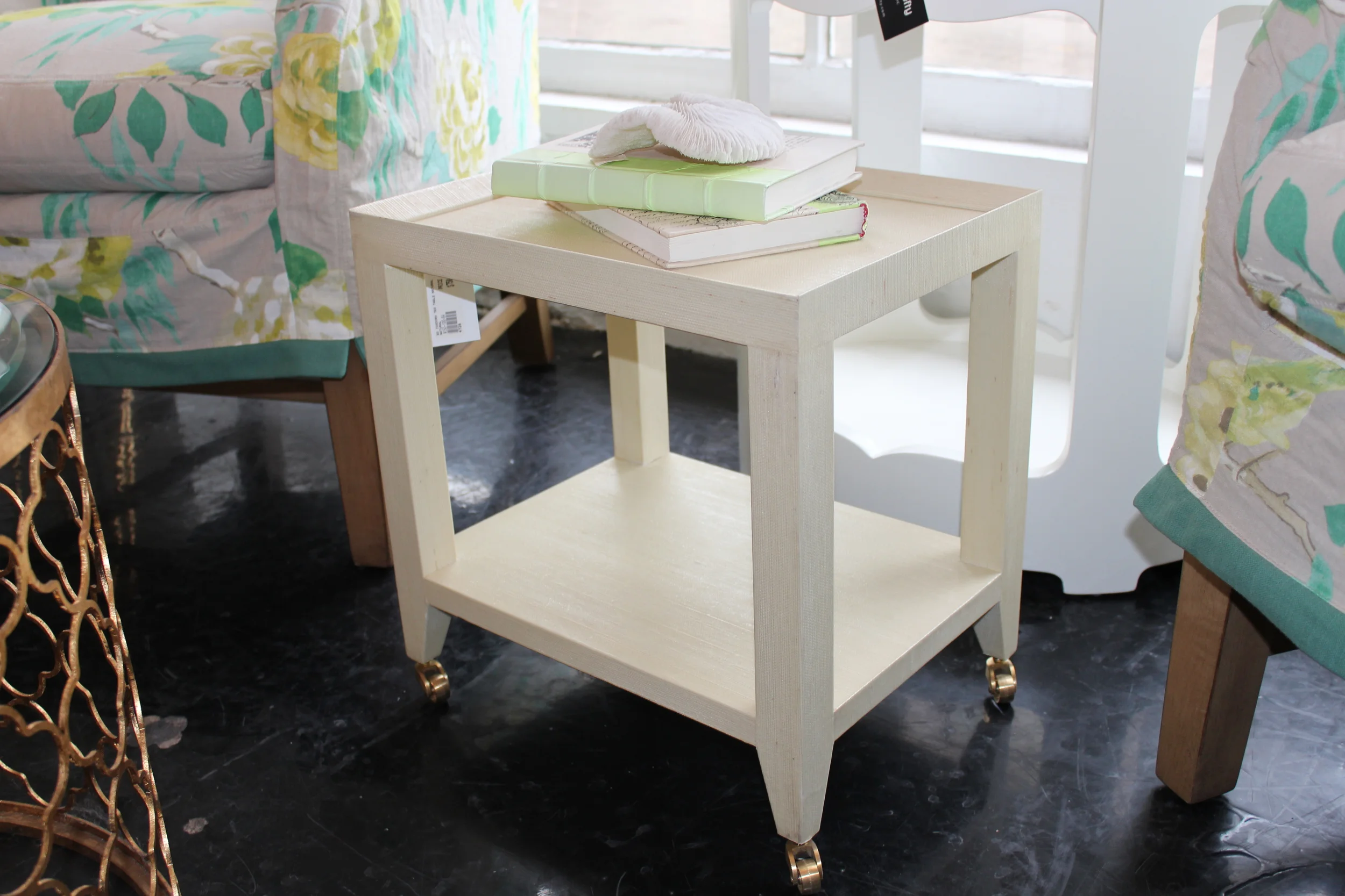 CREAM TEXTURED TEA TABLE