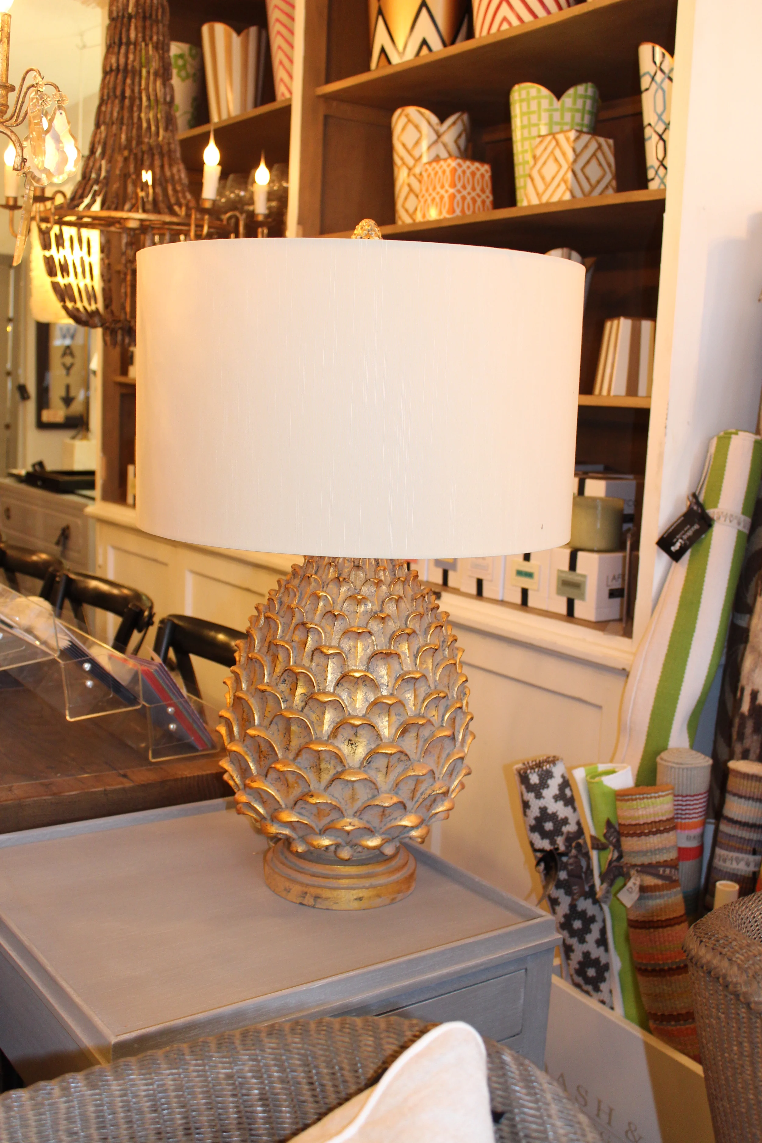 ANTIQUE GOLD LEAF PINEAPPLE LAMP