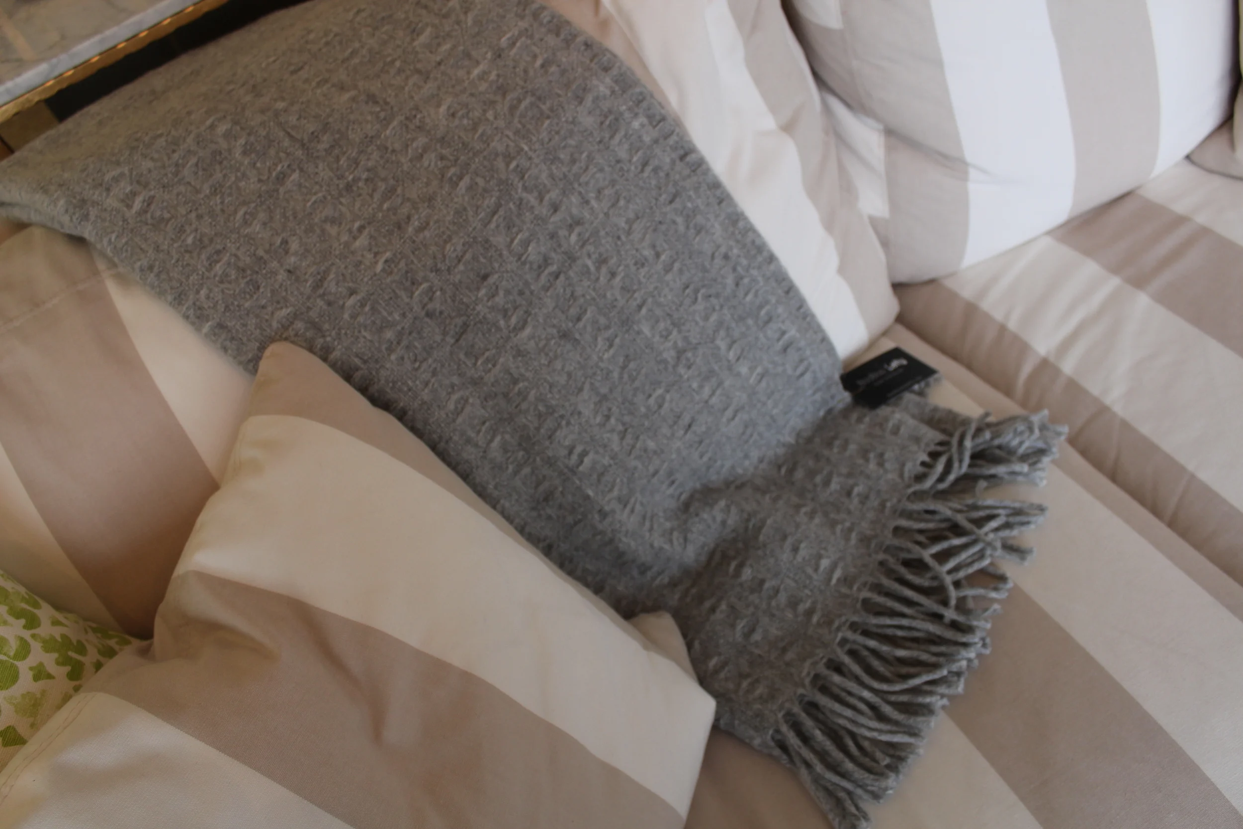 GREY TEXTURED THROW WITH FRINGE