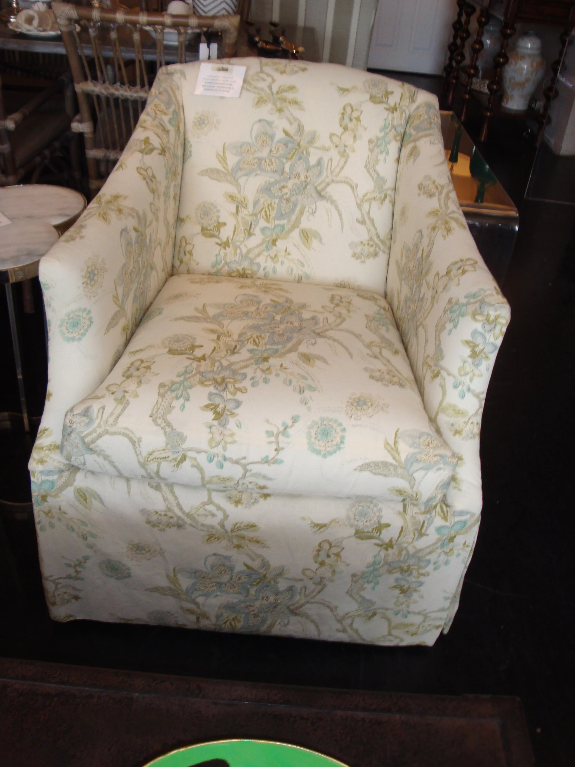 Swivel Chair in Treasure Natural