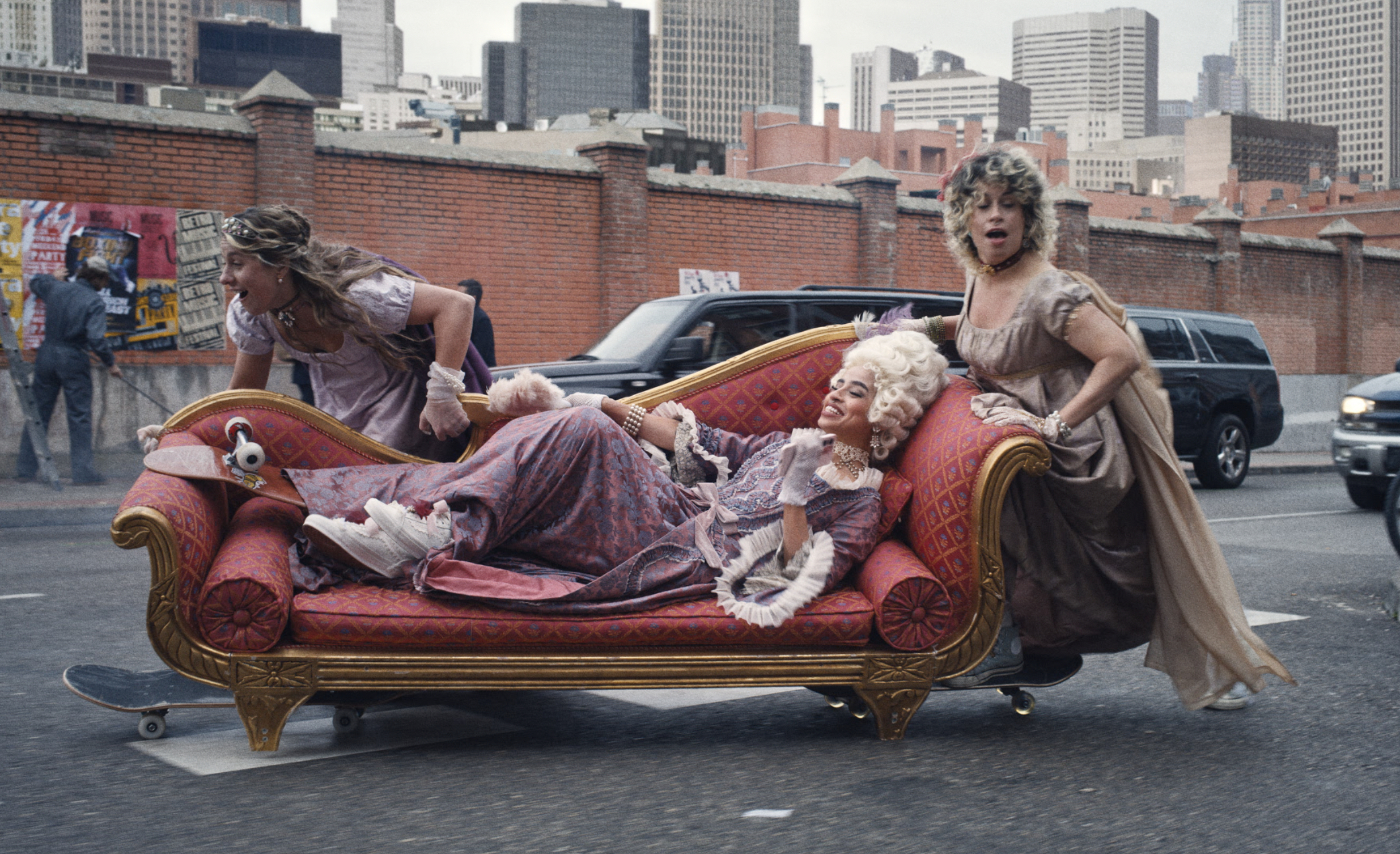 Facebook Marketplace x Netflix Bridgerton - Film - 'Your Chariot A'Skates'  :60