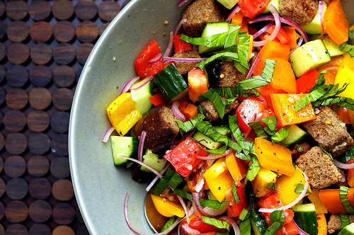 summer-panzanella-salad