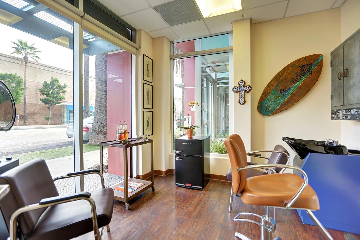 SMALL SPACE, BIG POTENTIAL Making the most of this petite salon meant careful attention to form and function.