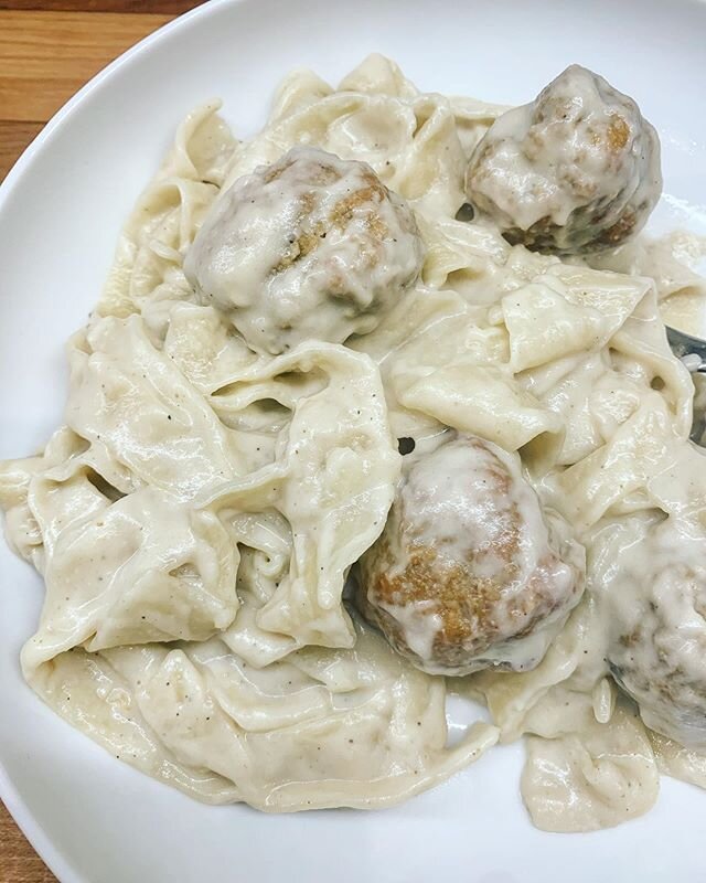 For Valentine&rsquo;s Day we had #vegan homemade, fresh pasta with homemade #okara meatballs in an alfredo sauce 😍🥰 Twigs and grass... it&rsquo;s #whatveganseat