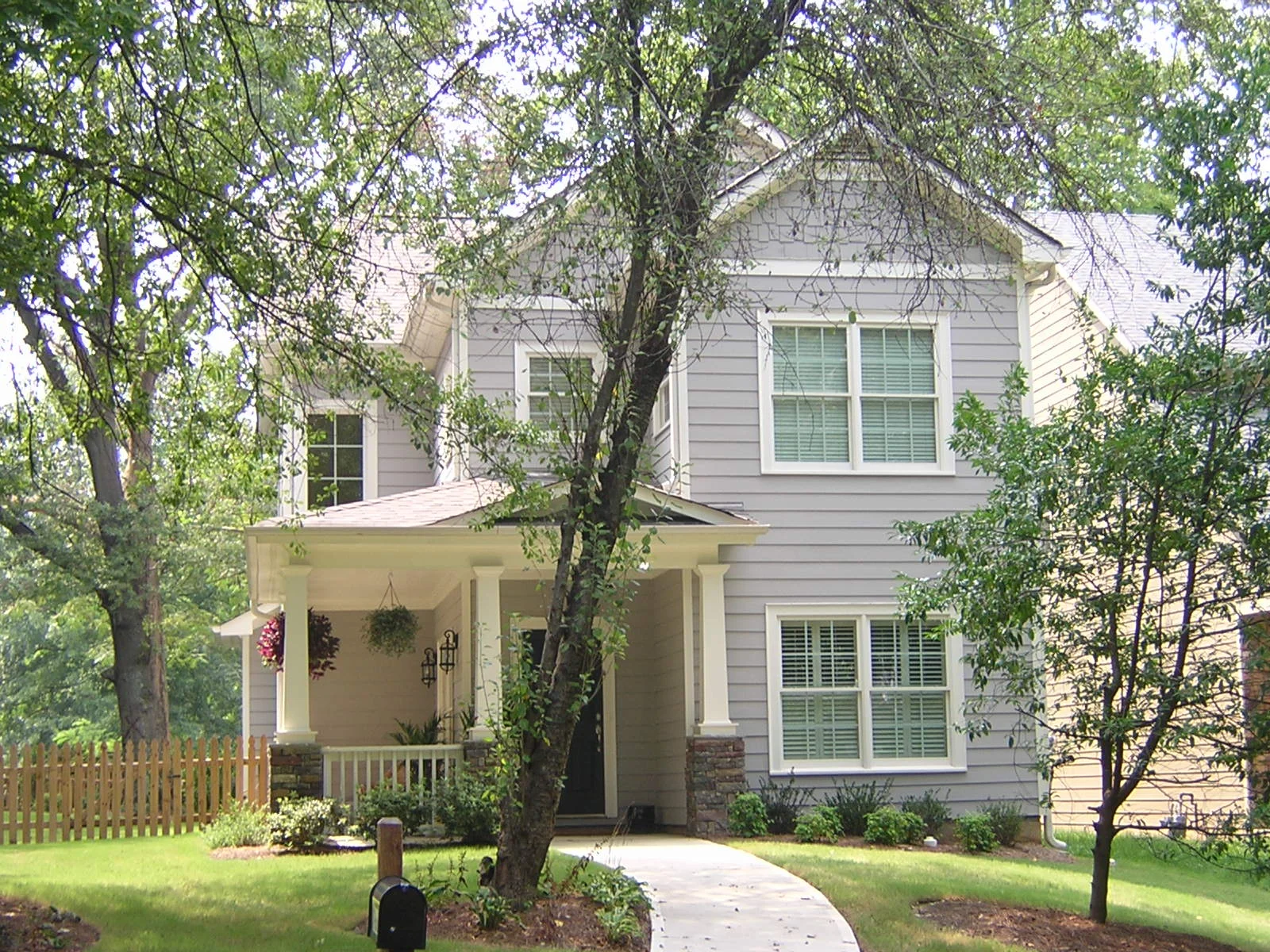 1966 Woodland Hills Avenue