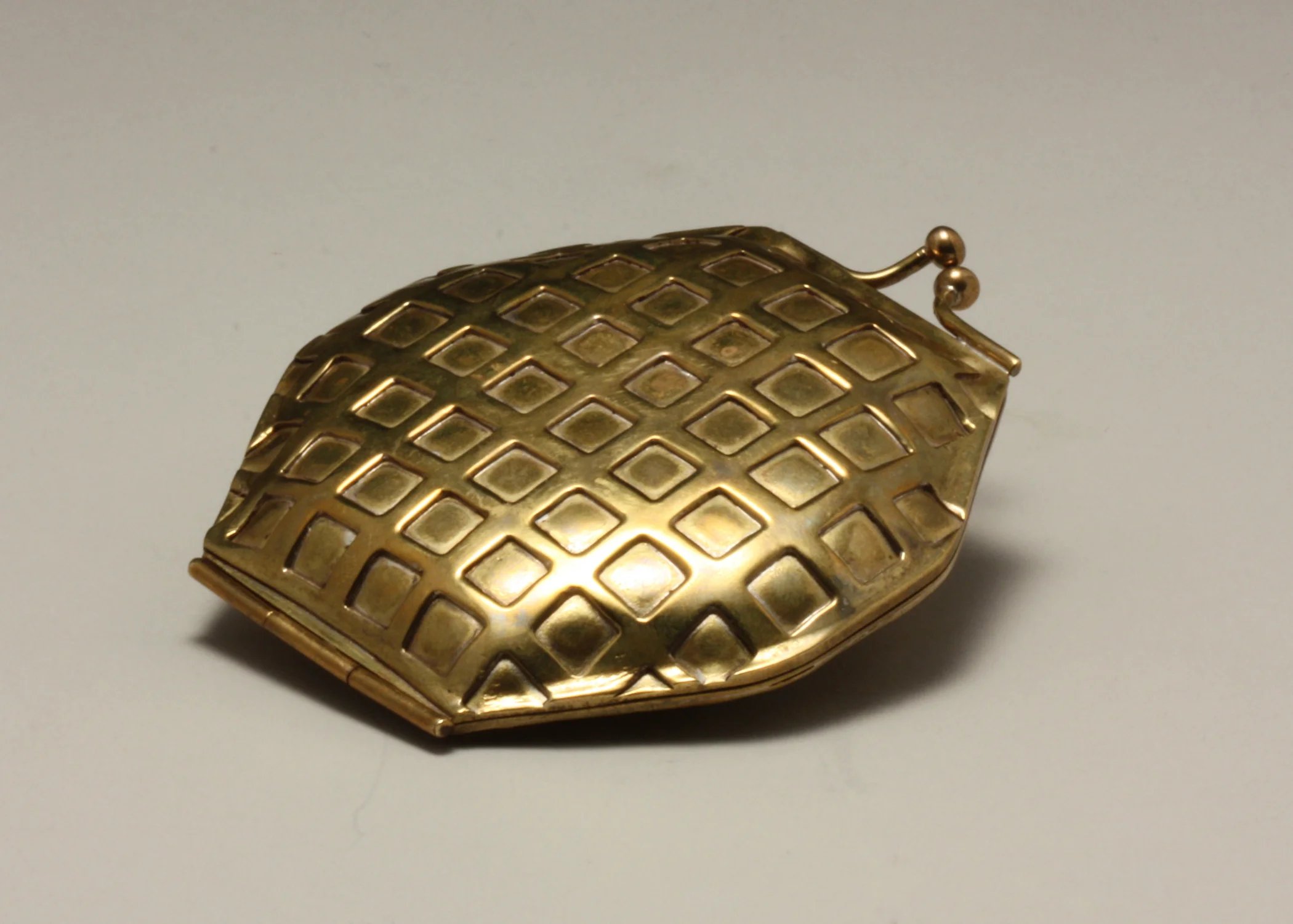 Compact {back}