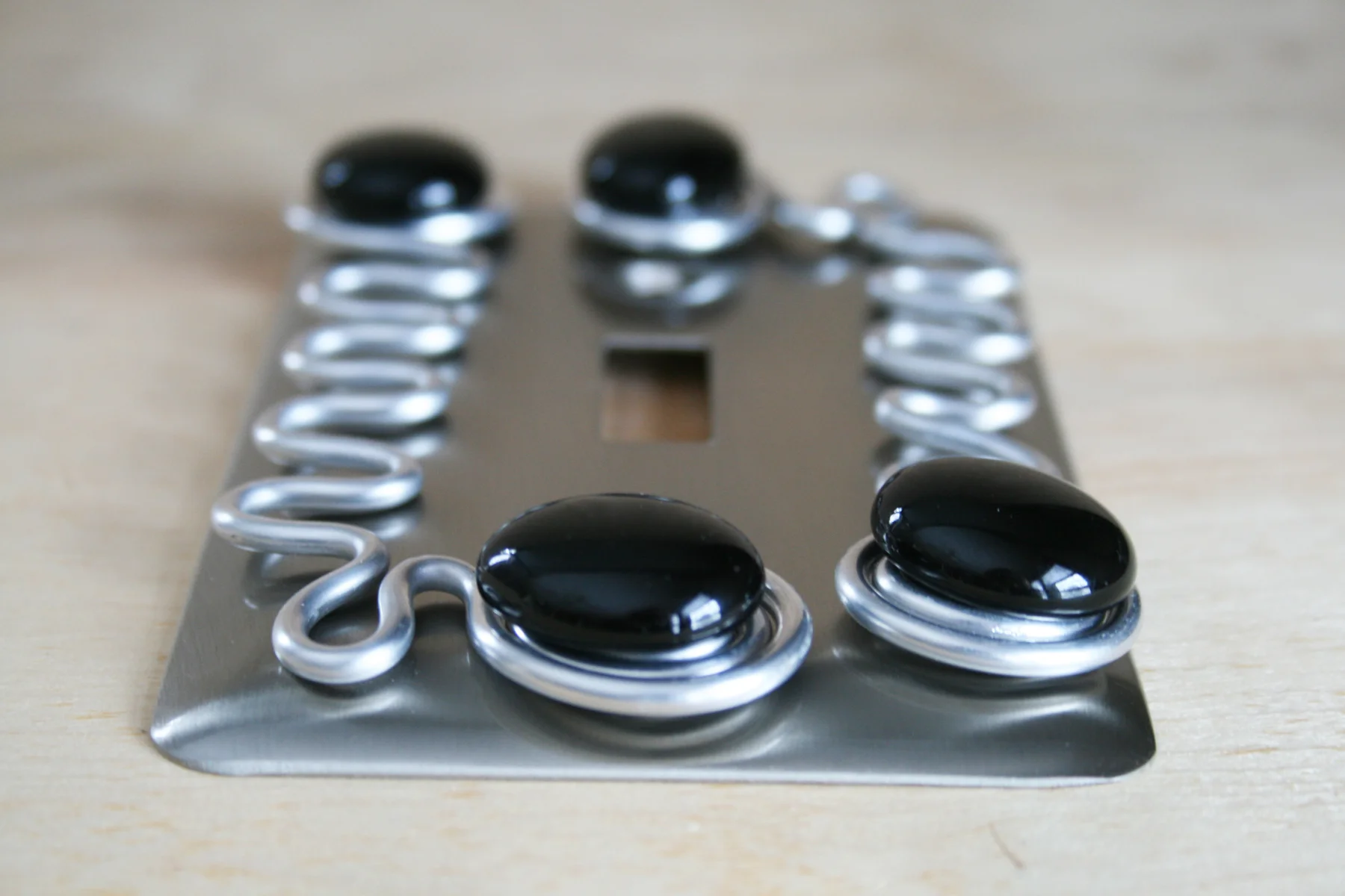 single switch plate black1.jpg