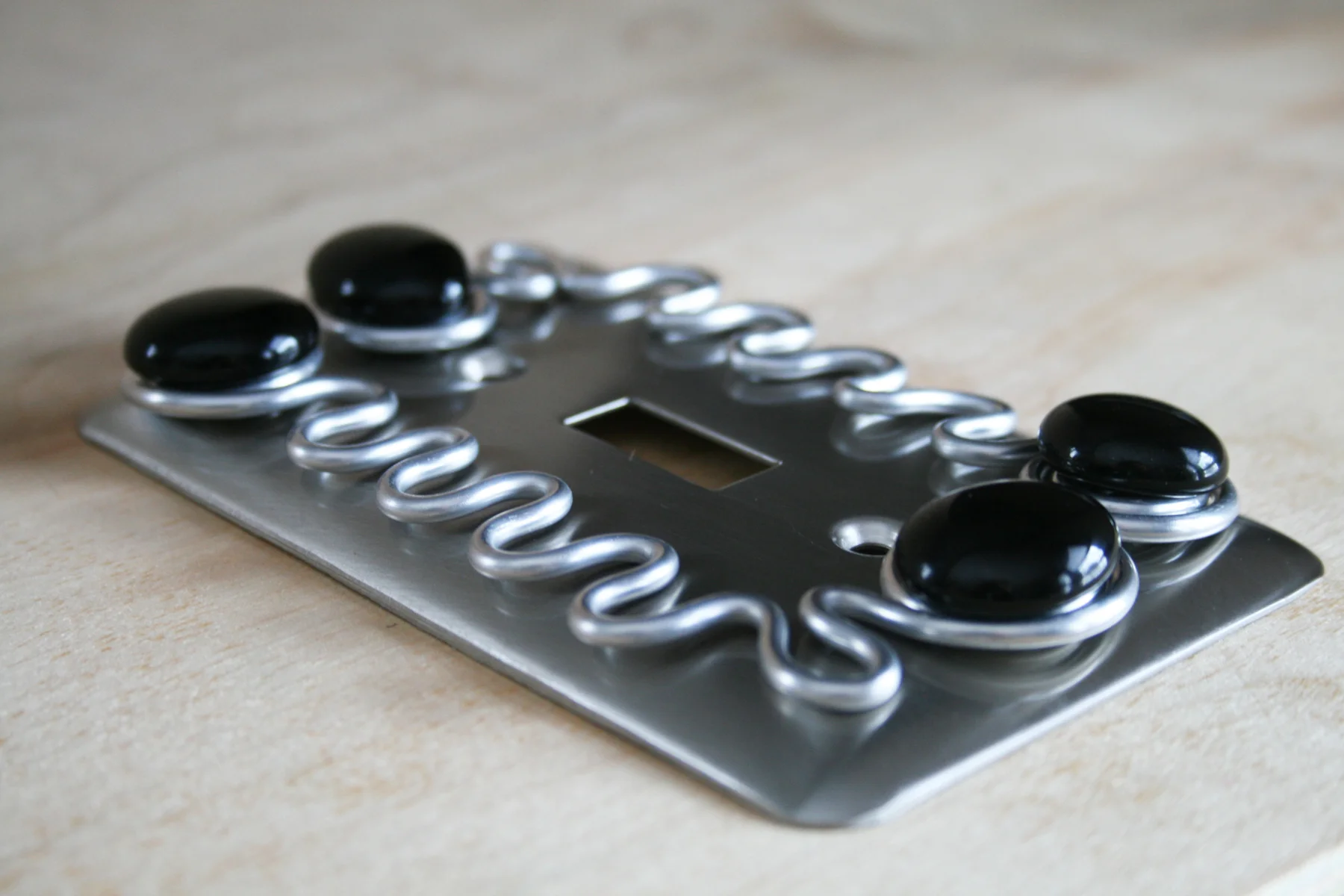 single switch plate black3.jpg