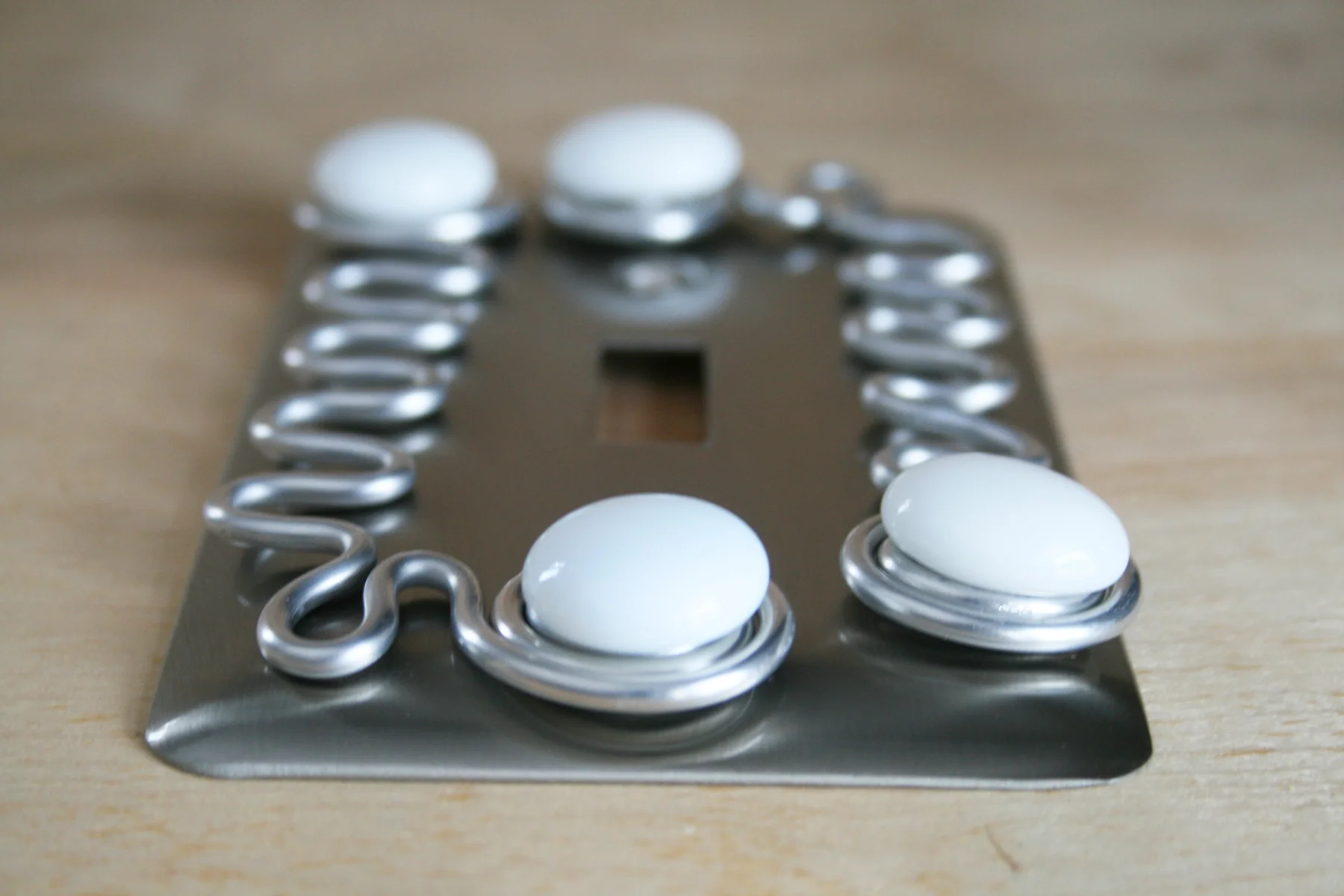 single switch plate white2.jpg