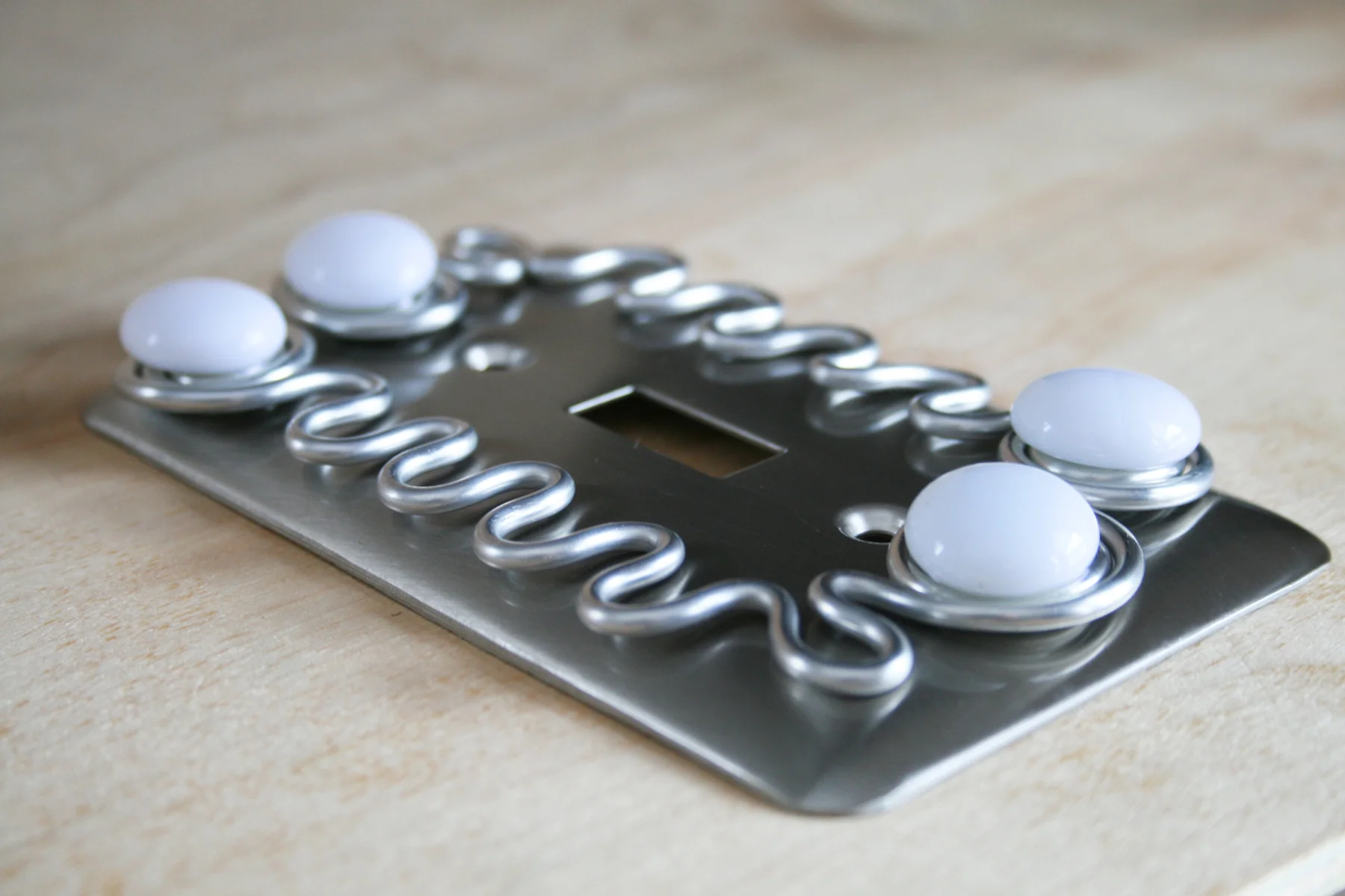 single switch plate white3.jpg