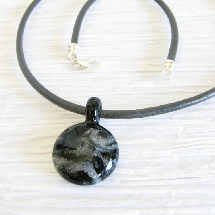 Glass Cremation Ashes pendant raven 3.jpg