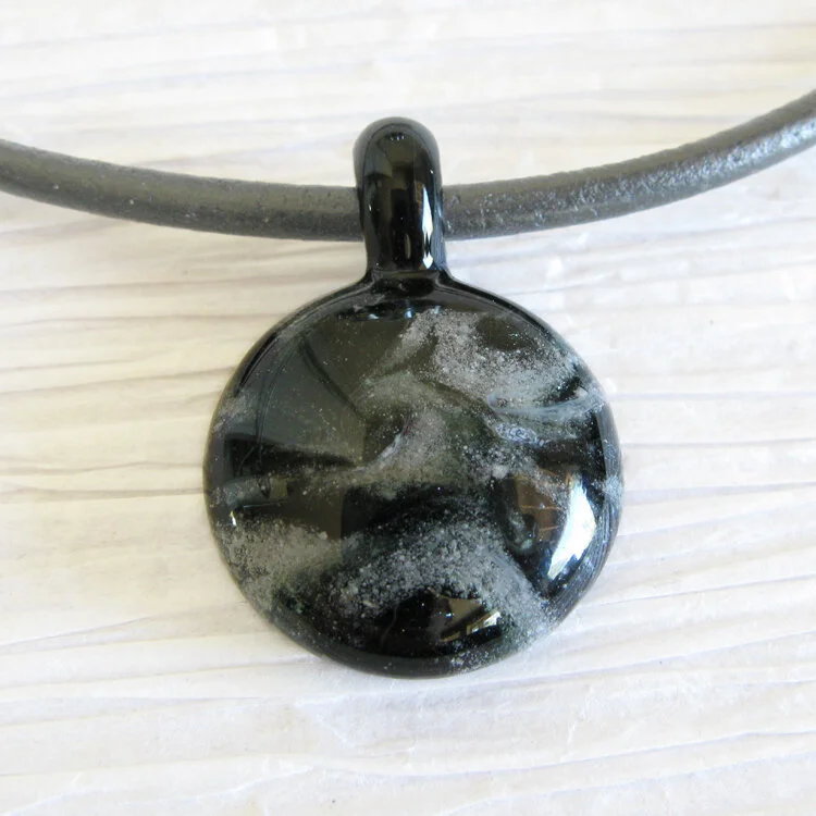 Glass Cremation Ashes pendant raven 2.jpg