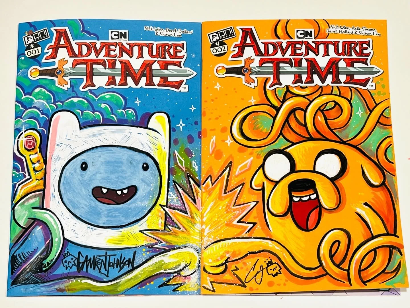 ADVENTURE TIME! 💥🤜🤛💥
Connecting sketch cover set of issues #1 + #2 from @onipress 💀✨🍰📺🎉
@cartoonnetworkofficial ! 

UP 4 GRABS - DM or Email via web link in bio!

-
-
-

#sketch #sketchcover #adventuretime #finnandjake #cartoonnetwork #onipre