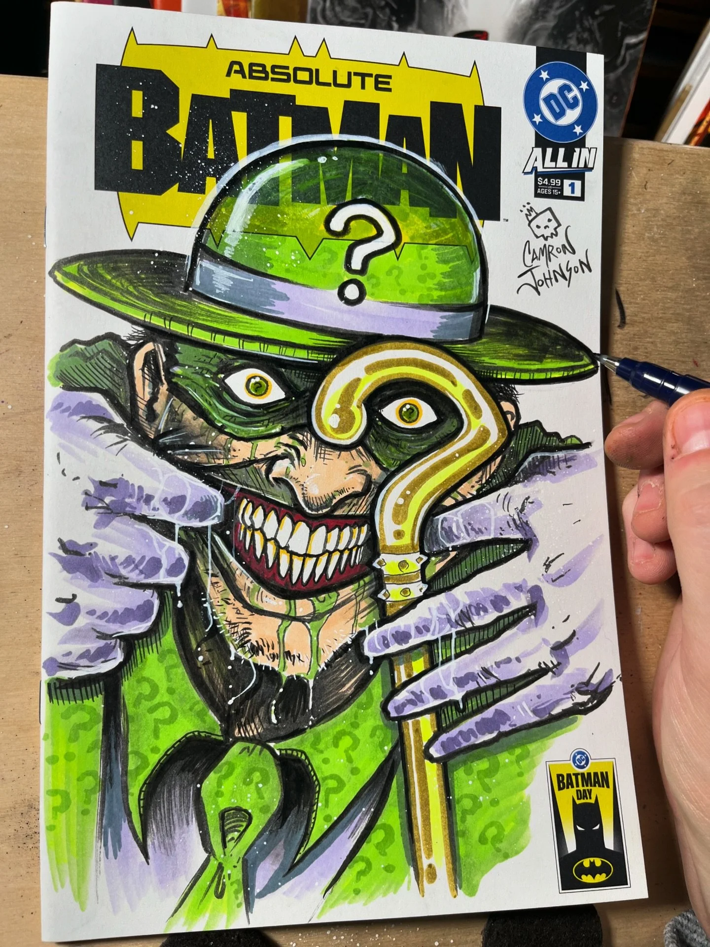 ❓❓❓❓❔I&rsquo;ll be signing and sketching ALL weekend at BOOTH 1726 at @c2e2 with @sweetdeevs &amp; @capturedcollectibles !! Who will I see in the Windy City? 🫵❔❓❓❓❓

👀

#c2e2 #comics #sketchcover #riddler #absolutebatman