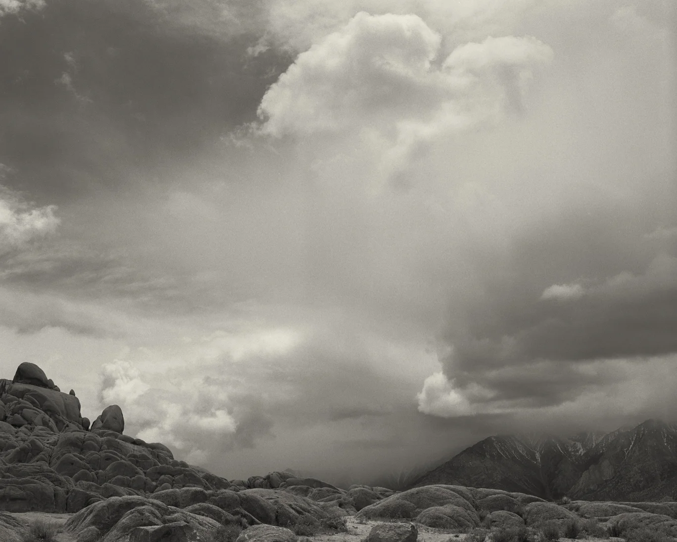 AlabamaHills_0416_EdgeOfTheWorld.jpg