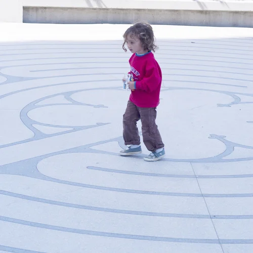 Local Mazes and Labyrinths